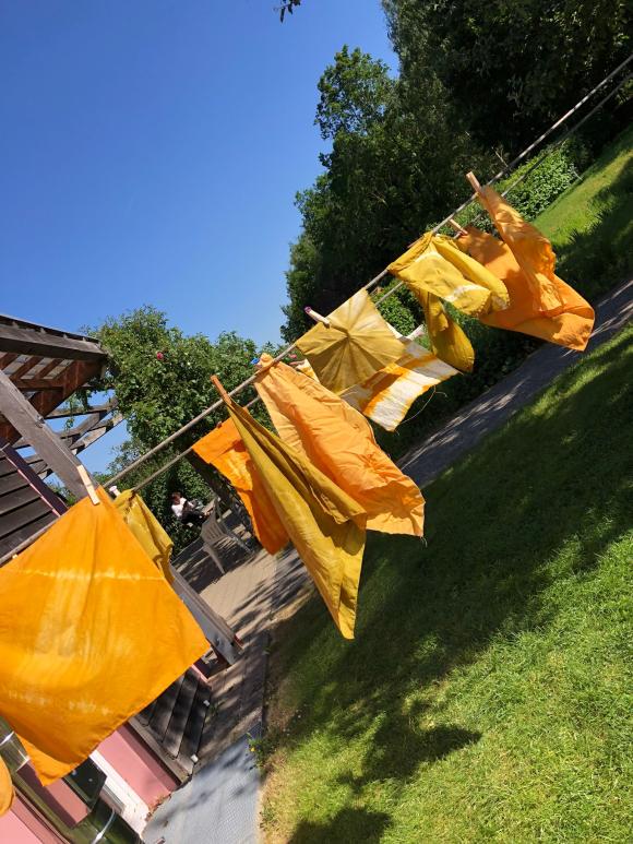 Es werden regelmäßig Workshops zu verschiedenen ökologischen Themen organisiert, an denen Nachbarinnen und Nachbarn gerne teilnehmen. Dabei lernen sie nicht nur etwas Neues, sondern haben auch die Möglichkeit, andere Menschen aus der Nachbarschaft kennenzulernen und sich auszutauschen.